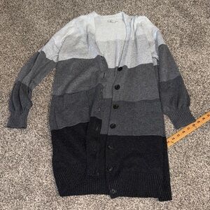 EUC WOMENS AMERICAN EAGLE‎ AE Gray Gradient Cardigan Sweater MEDIUM BUTTON LONG